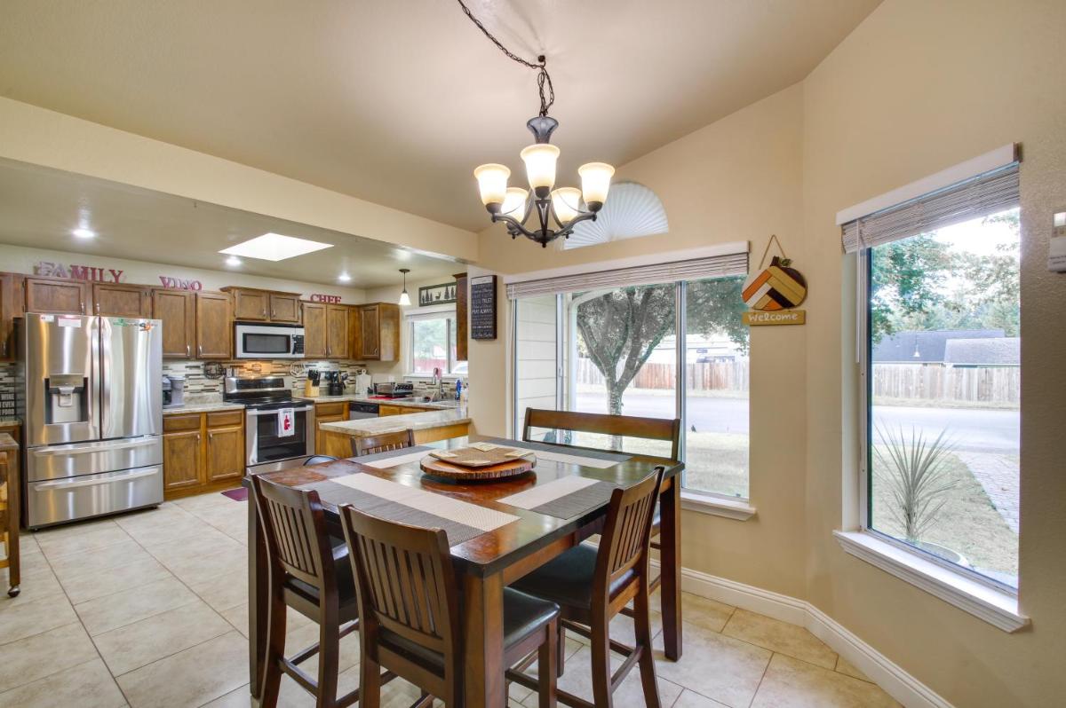 Coastal Retreat Near Redwoods and 2 Miles to Beach! - Housity