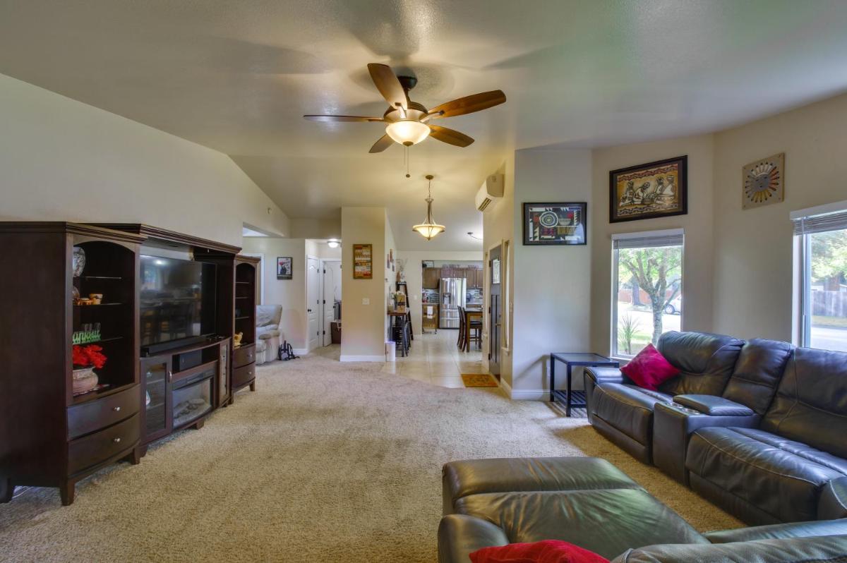 Coastal Retreat Near Redwoods and 2 Miles to Beach! - Housity