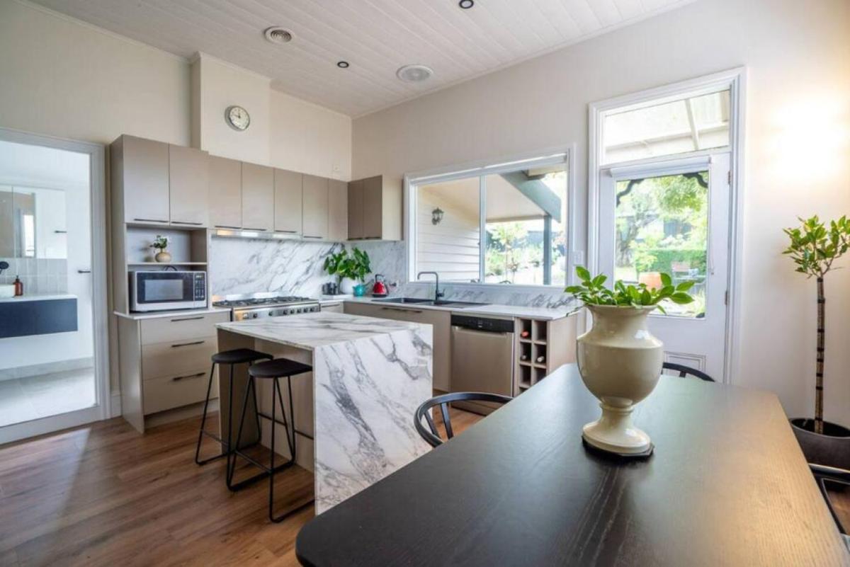 The Gardens- High-end Heritage Cottage in Ballarat - Housity