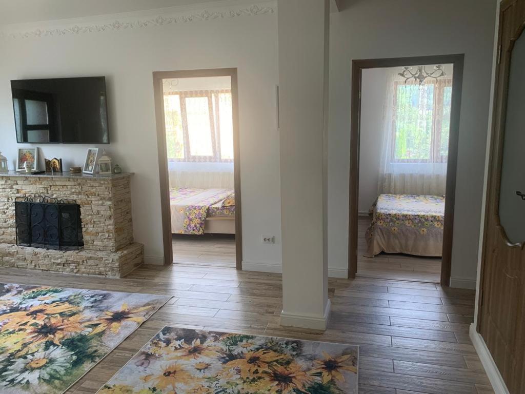 B House Bușteni - Housity