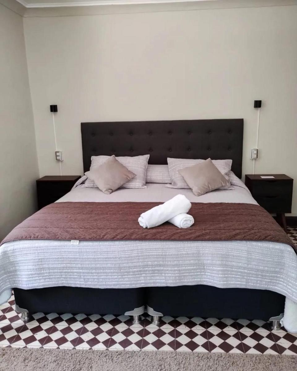 Hostal Los Peñones - Housity