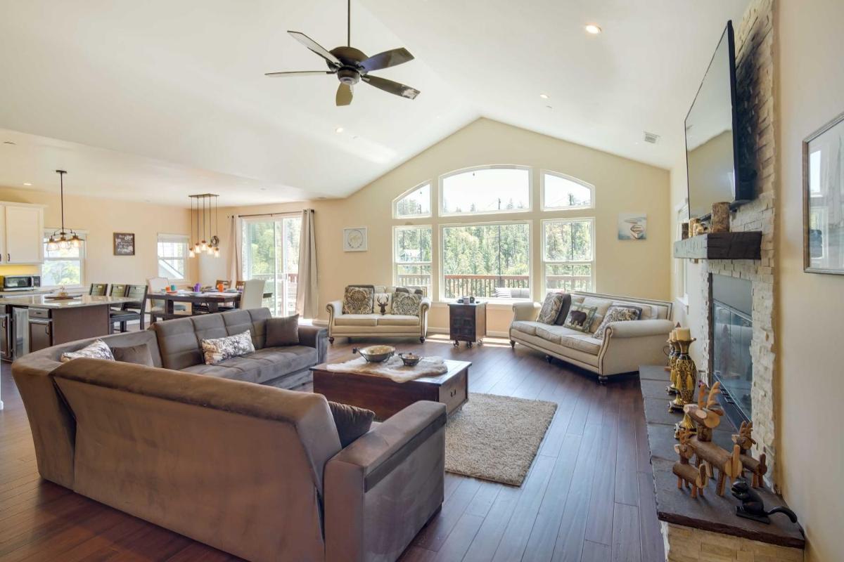Lake Arrowhead Getaway with Decks and Game Room! - Housity
