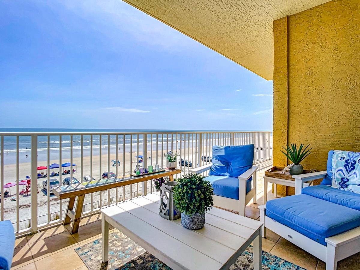 High End Luxury Malibu Condominium ~ Beachfront Balcony Overlooking Pool Spa ~ MB302 - Housity