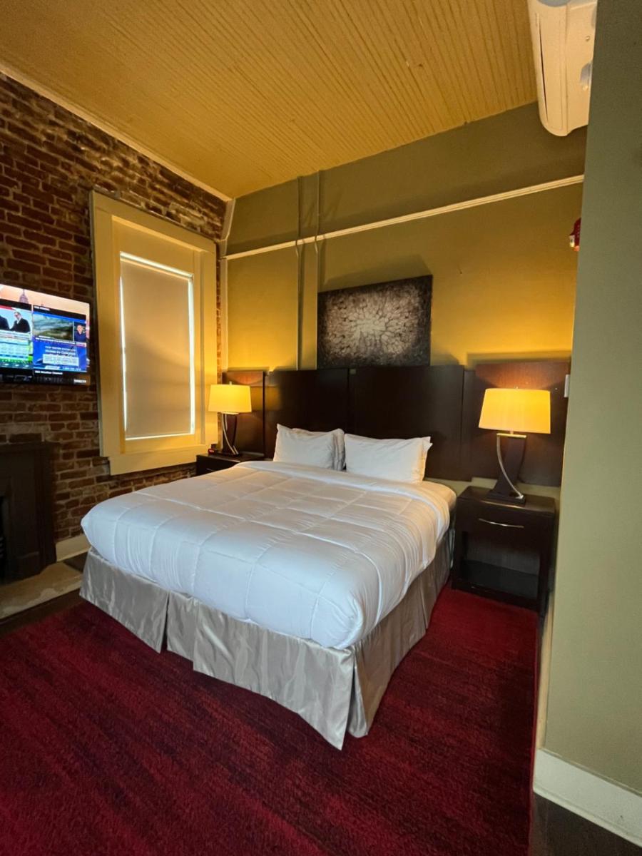 The Skylight Hotel - Hizvo
