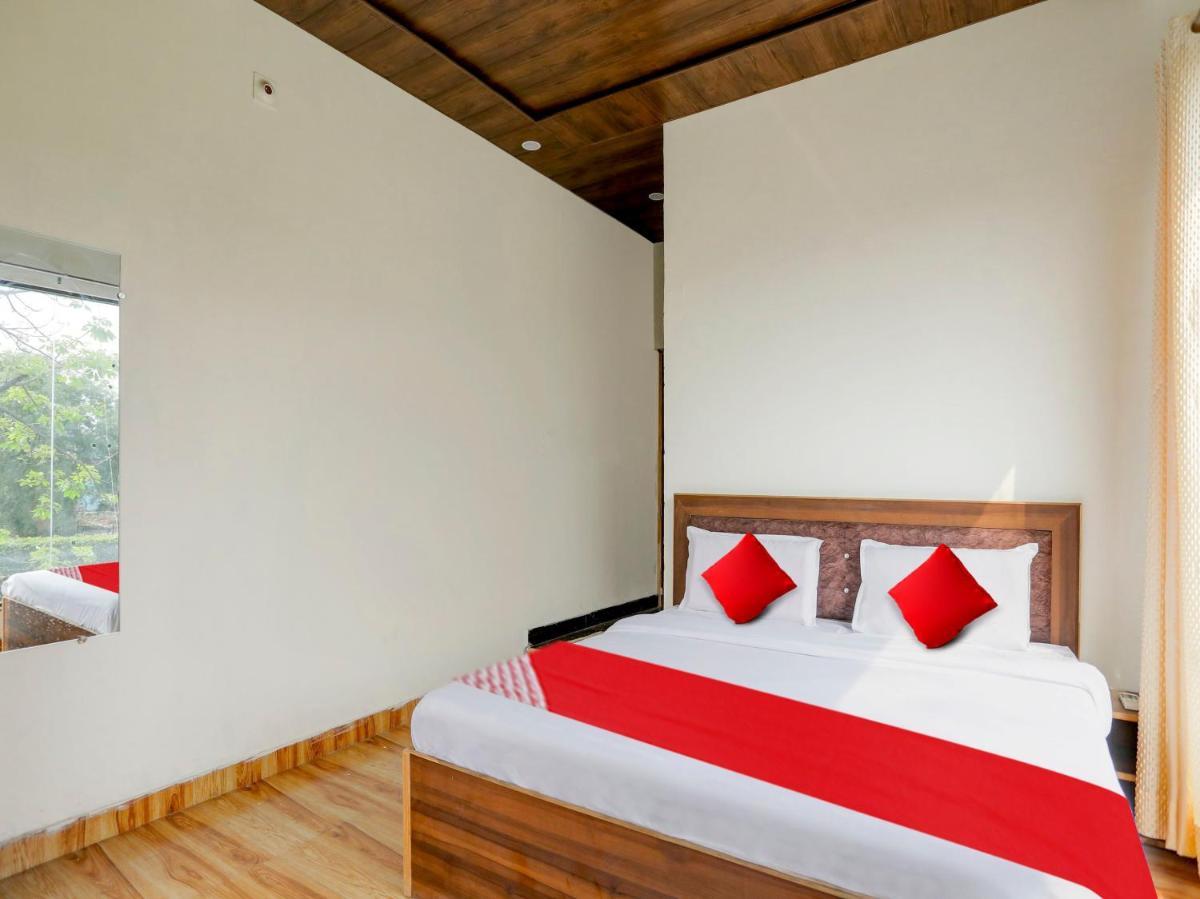 OYO Flagship 81275 Rg Sumanglam Farms - Housity