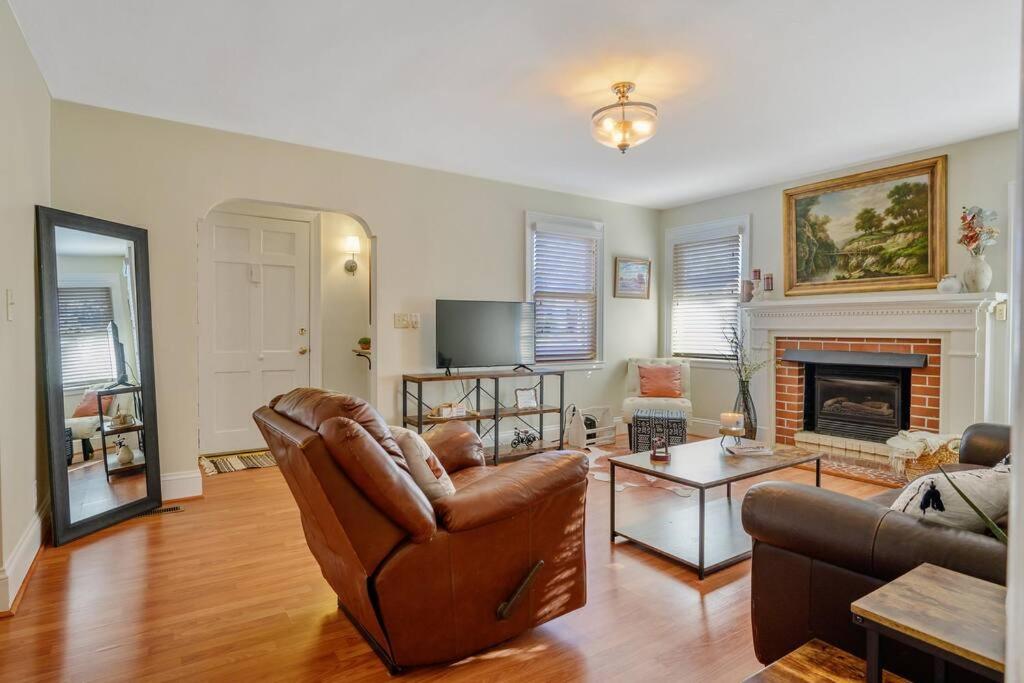 Center St Retreat - 1 Block from Downtown! - Housity