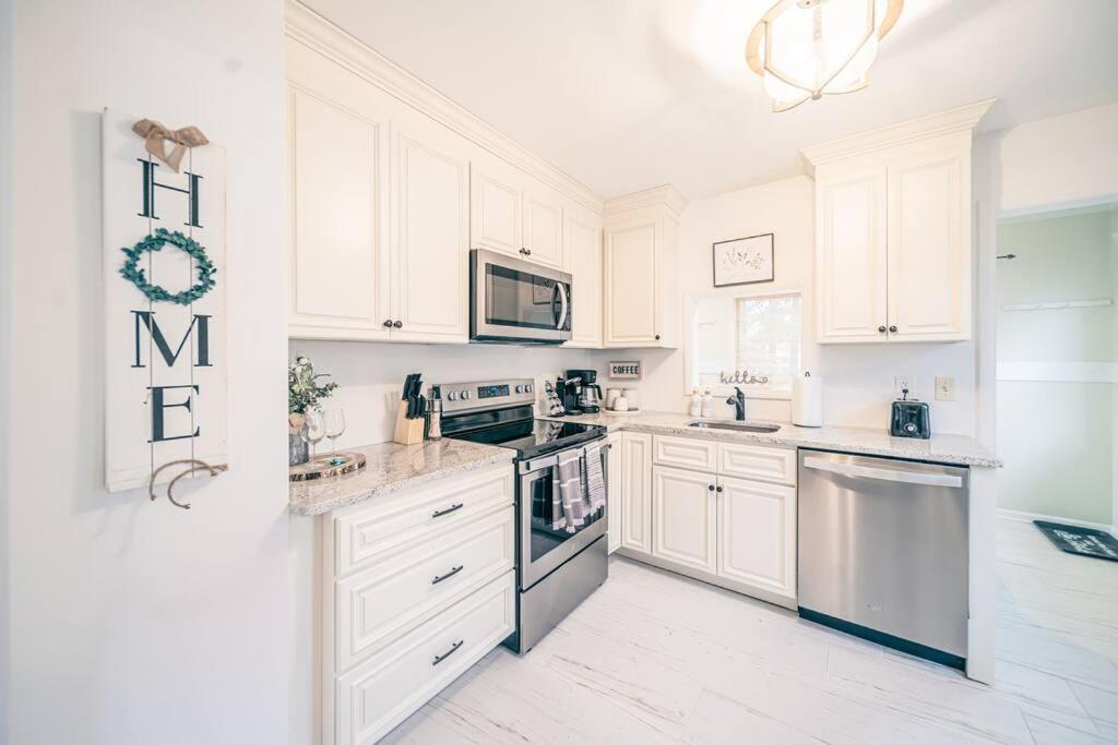 Center St Retreat - 1 Block from Downtown! - Housity