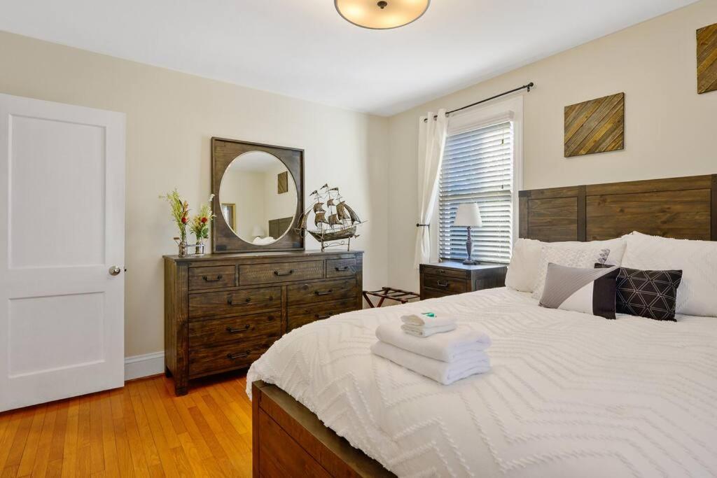 Center St Retreat - 1 Block from Downtown! - Housity