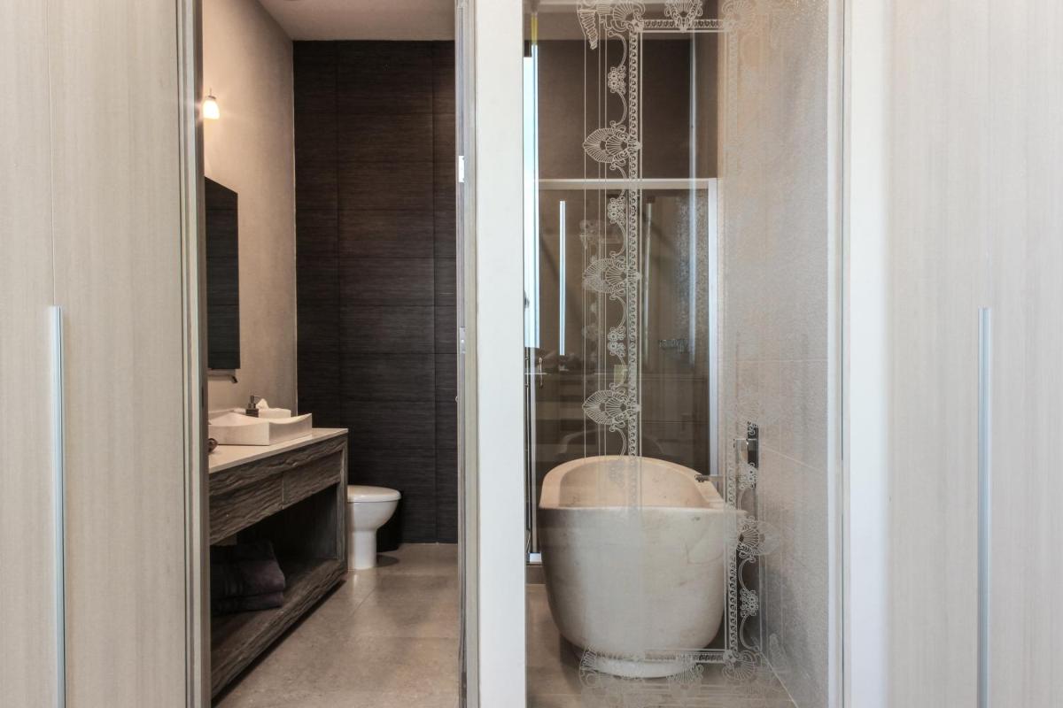 Laviu B&B Luxe Suites - Housity