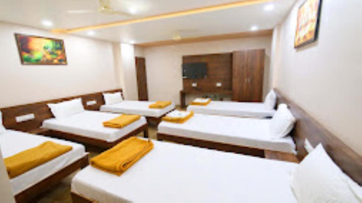 HOTEL PLATINUM Veraval - Housity