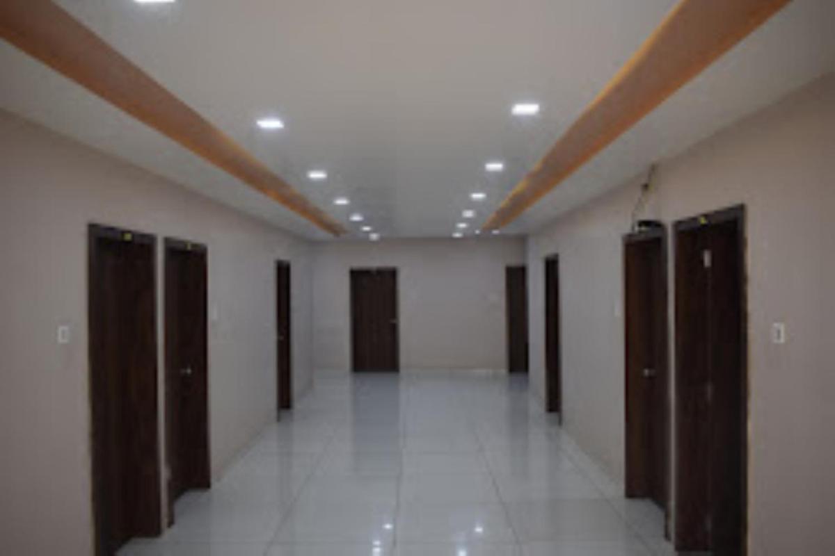 HOTEL PLATINUM Veraval - Housity