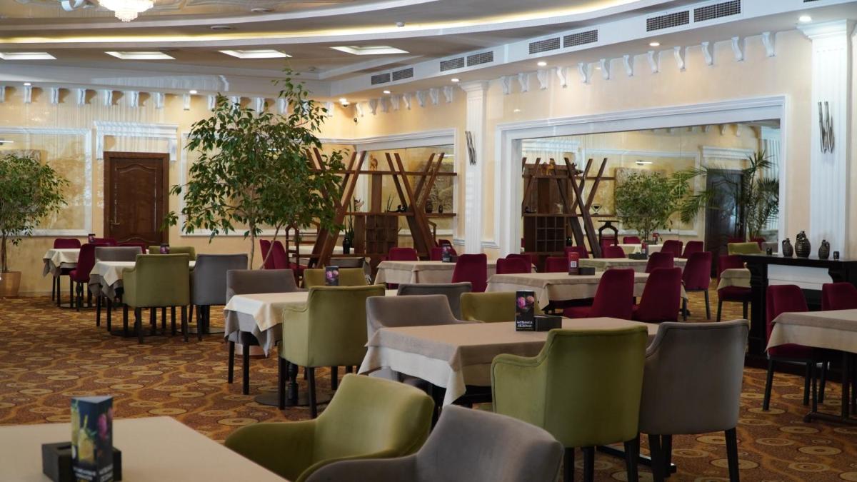 Golden Dragon - Housity
