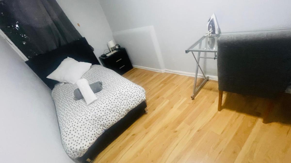 HOSTAL Letys Place Emilio - Housity
