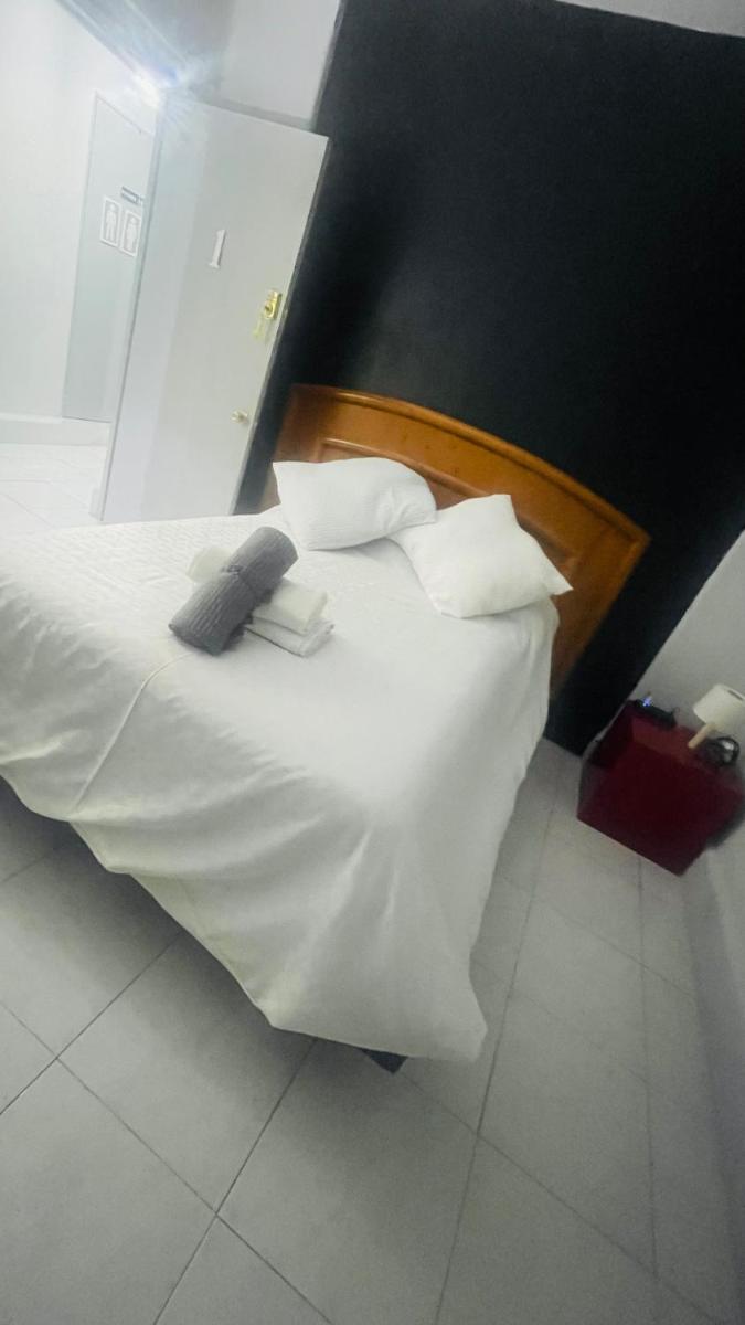 HOSTAL Letys Place Emilio - Housity