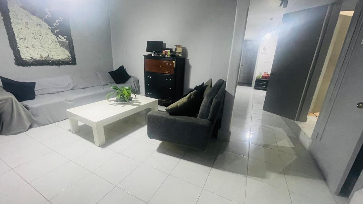 HOSTAL Letys Place Emilio - Housity