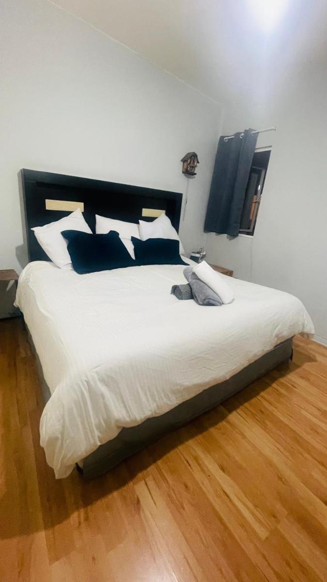 HOSTAL Letys Place Emilio - Housity