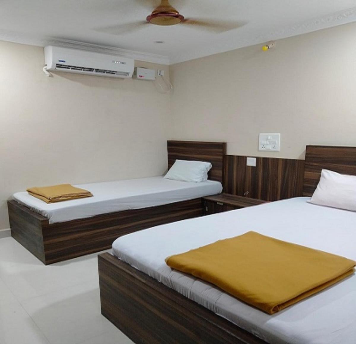 Sri Sivalakshmi AC Guest House - Housity