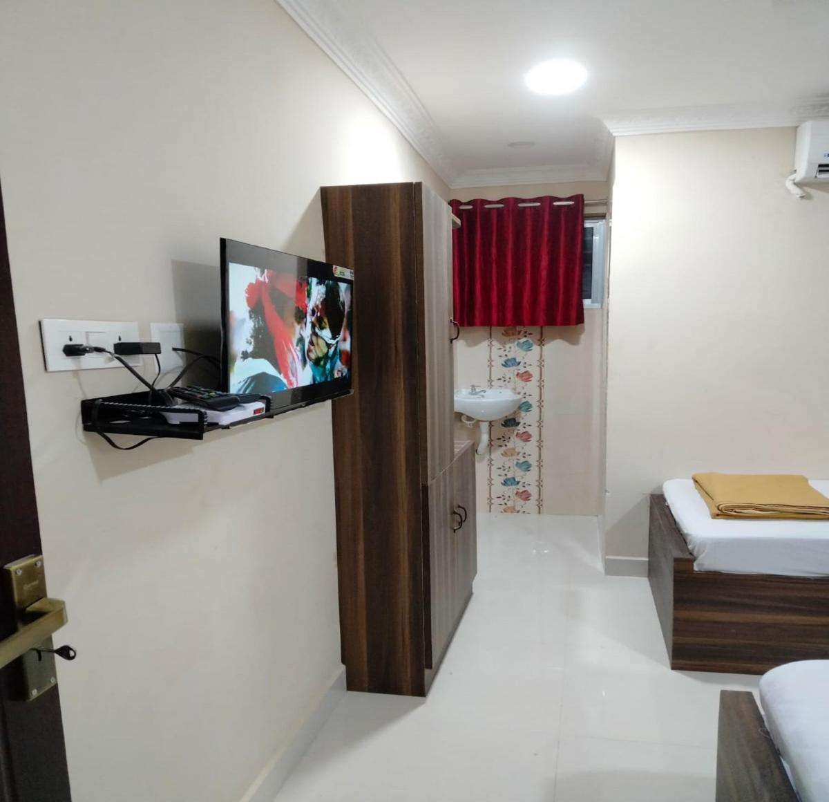 Sri Sivalakshmi AC Guest House - Housity