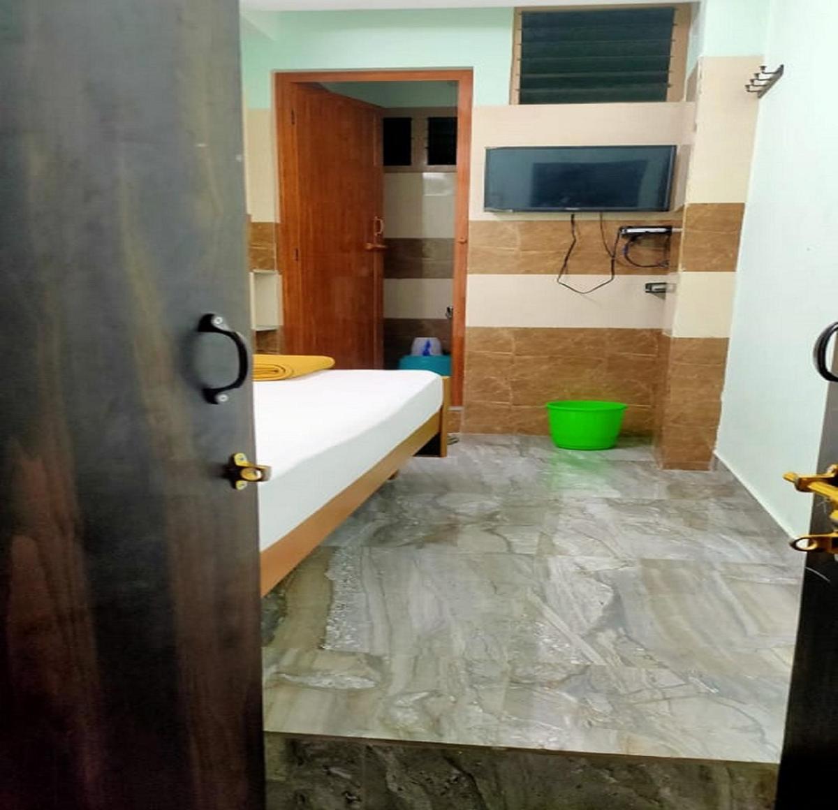 Sri Sivalakshmi AC Guest House - Housity