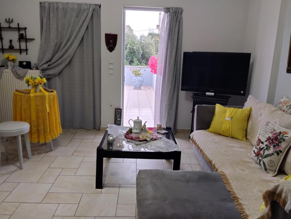 Πέτρινο στη θάλασσα - Housity