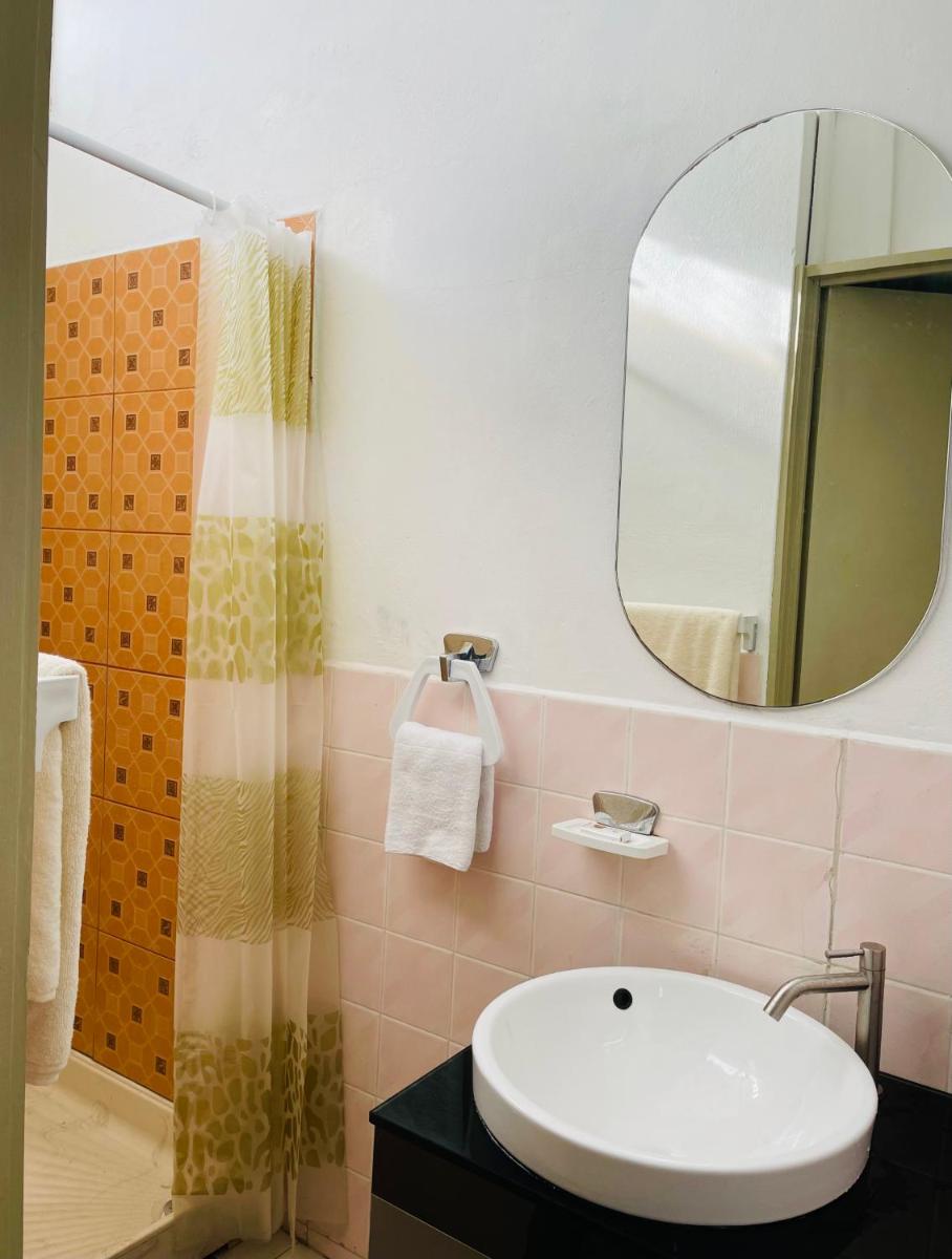 Lovely 2-bedroom condo close to the beach… - Hizvo