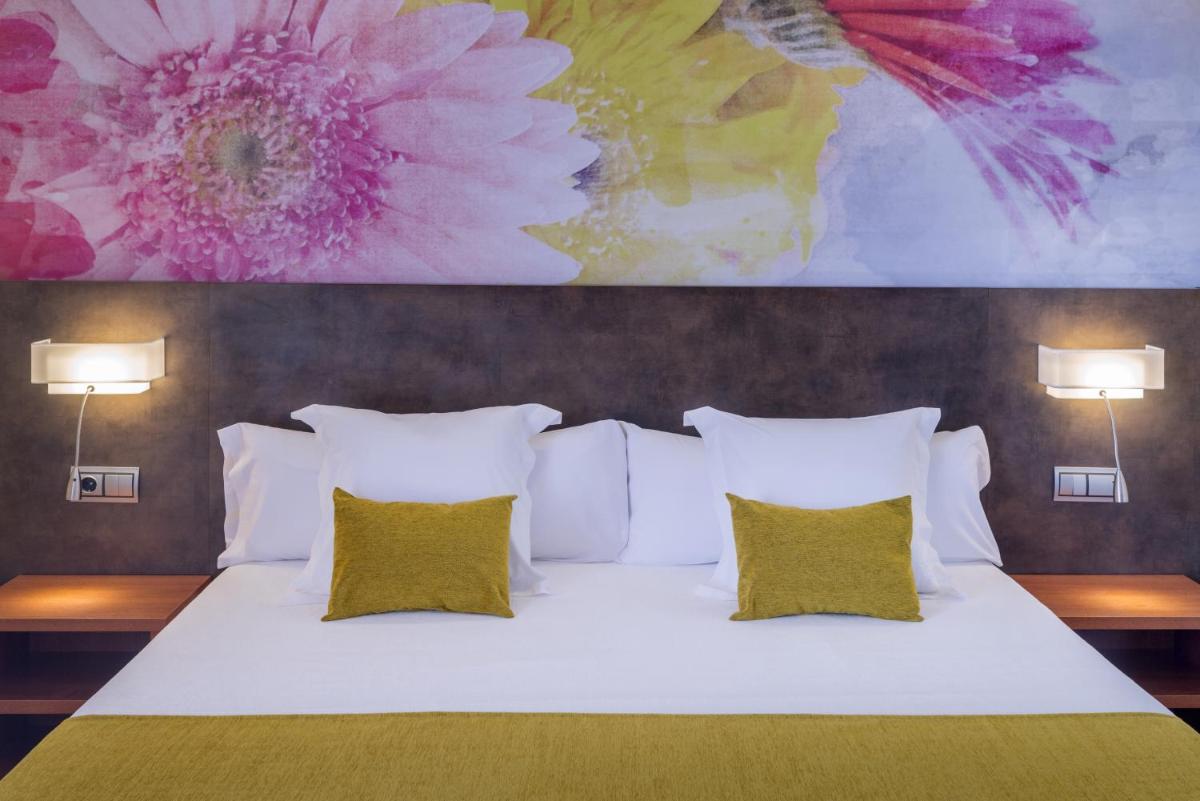 Cama o camas de una habitación en Sumus Hotel Monteplaya & SPA 4Sup - Adults Only