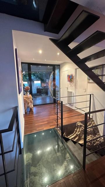 La LUNA of MARSEILLE - VILLA D'ARCHITECTE B&B - Housity