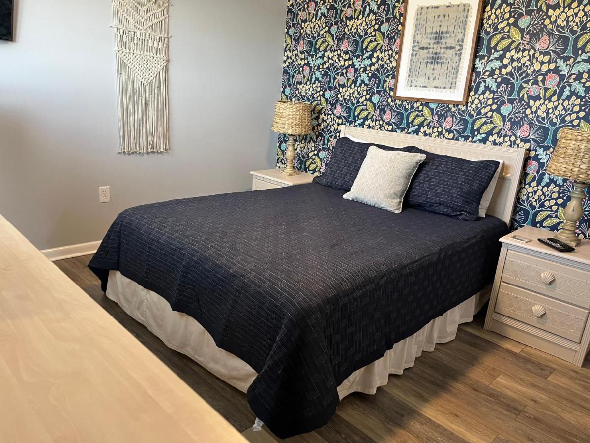 2 Bed 2 Bath Beach Front Condo with Fantastic Amenities at Myrtle Beach Resort - Housity
