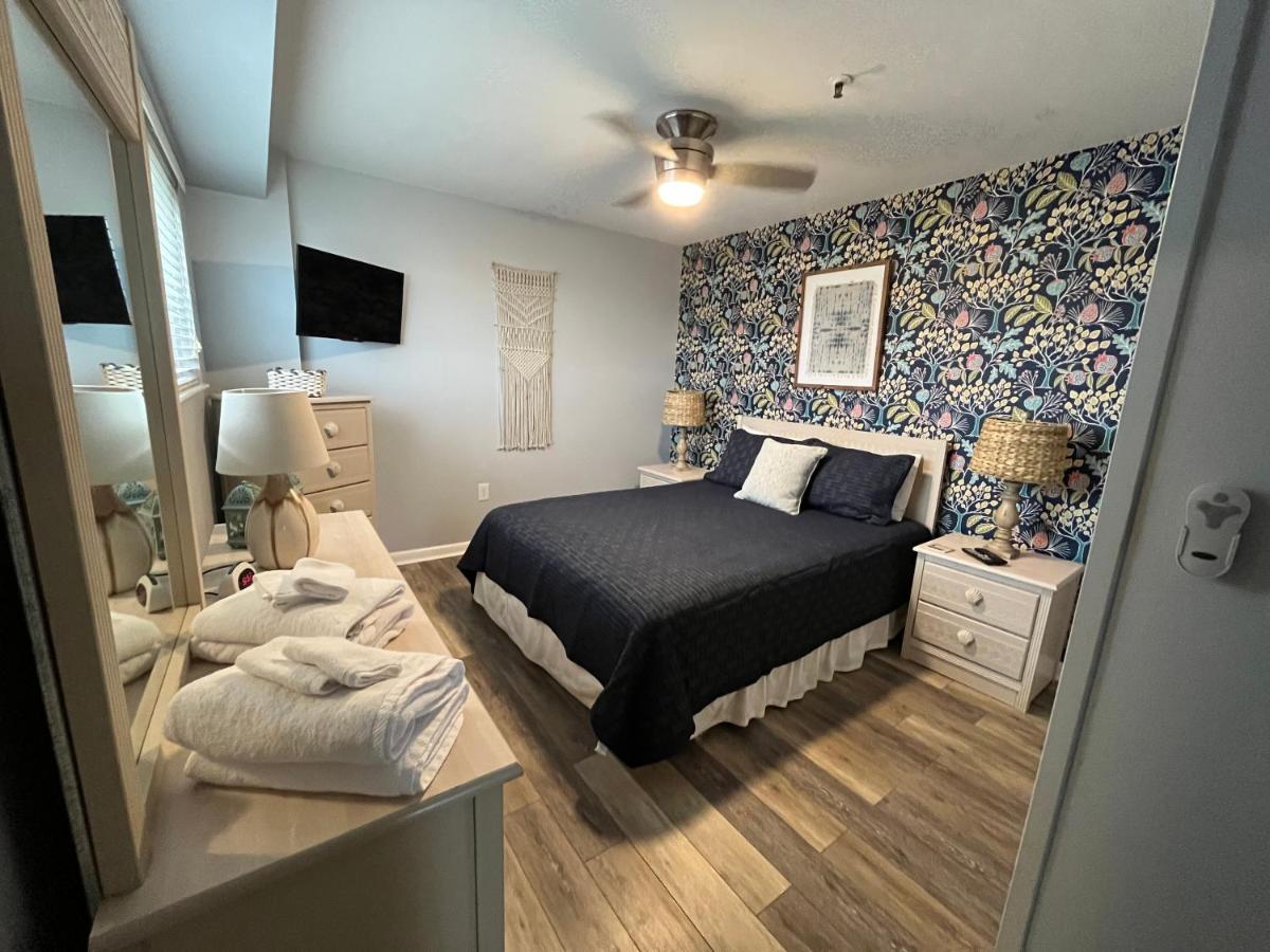 2 Bed 2 Bath Beach Front Condo with Fantastic Amenities at Myrtle Beach Resort - Housity