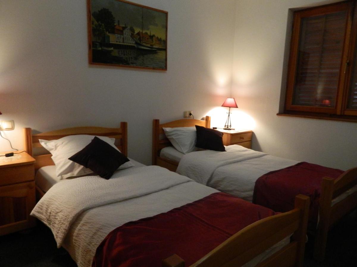 Motel Jelčić - Housity