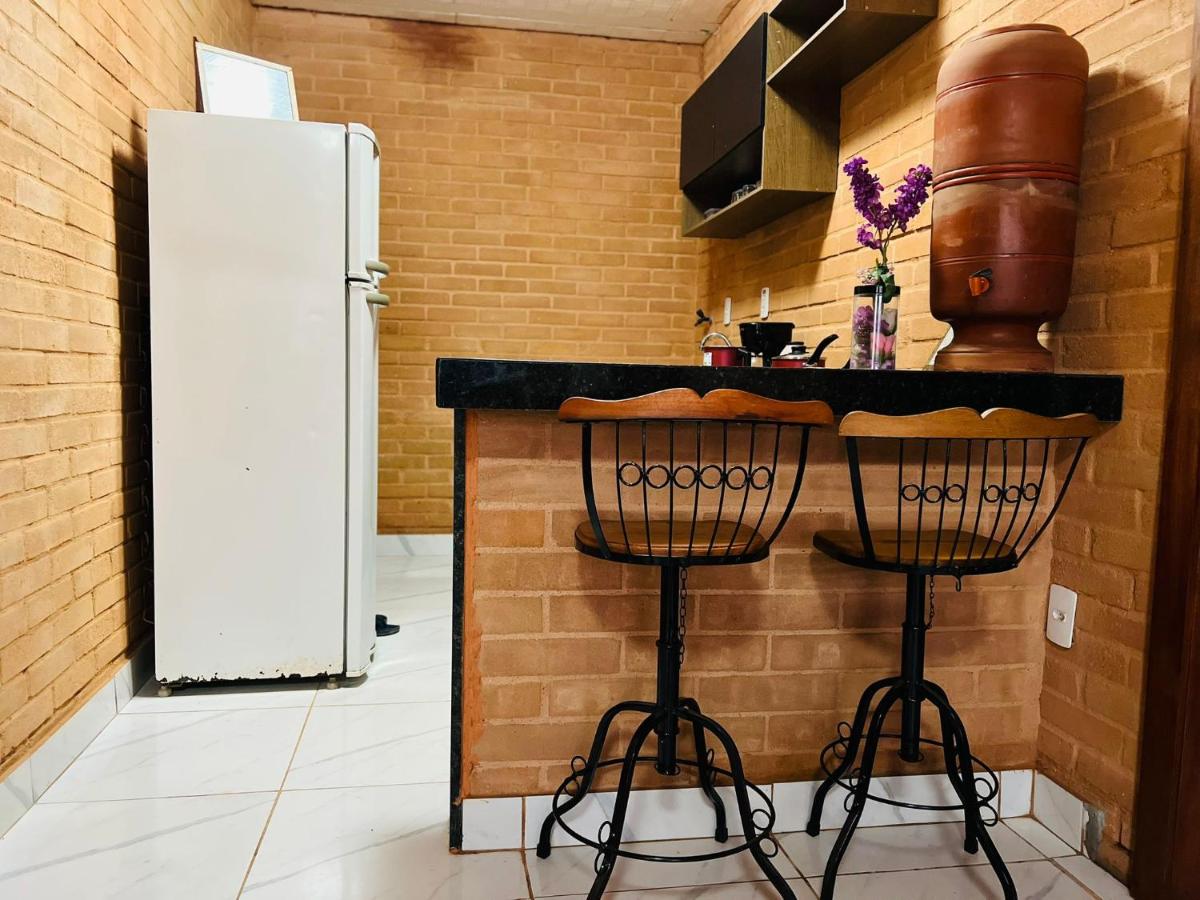 Flat com 2 quartos 2 banh AR e uma vista espetacular na área central de GV com cozinha completa-Bom p grupos ou familias ou empresas - Housity