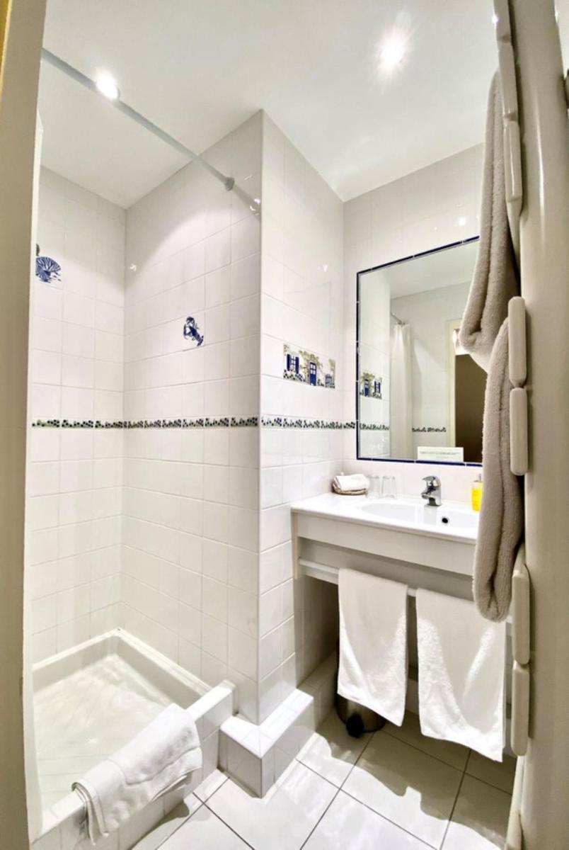 Salle de bains dans l'établissement Hôtel Lutétia & Spa