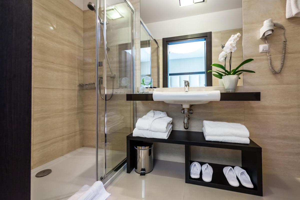 Queen Boutique Hotel - Housity