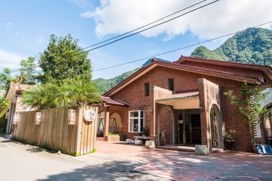 Wulai Town House - Housity