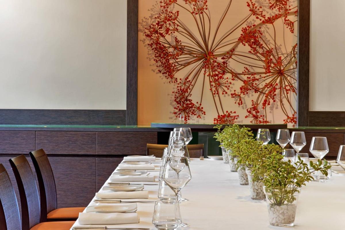 Un restaurante o sitio para comer en Sheraton Mallorca Arabella Golf Hotel