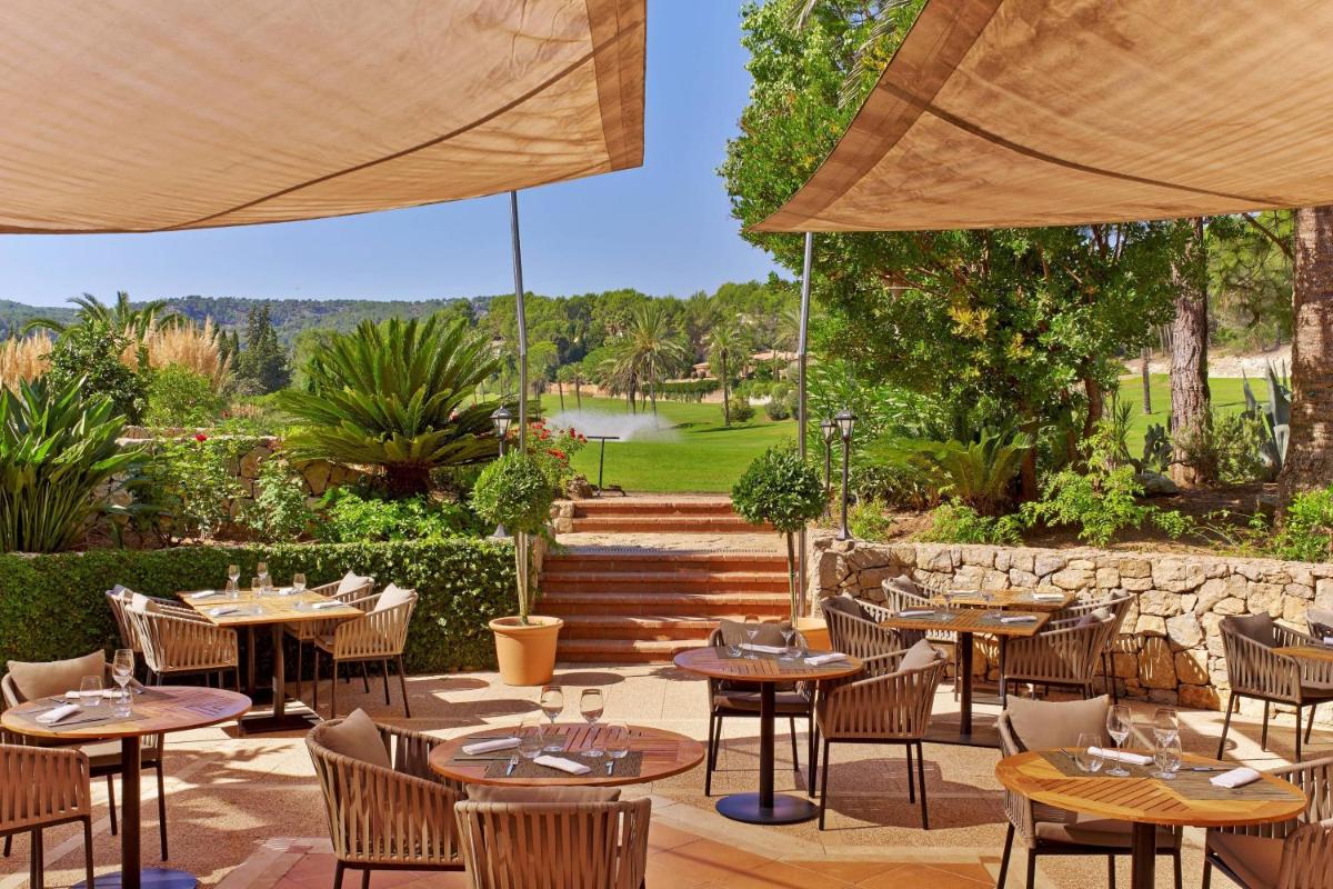 Jardín al aire libre en Sheraton Mallorca Arabella Golf Hotel