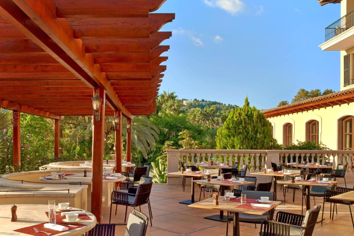 Un restaurante o sitio para comer en Sheraton Mallorca Arabella Golf Hotel
