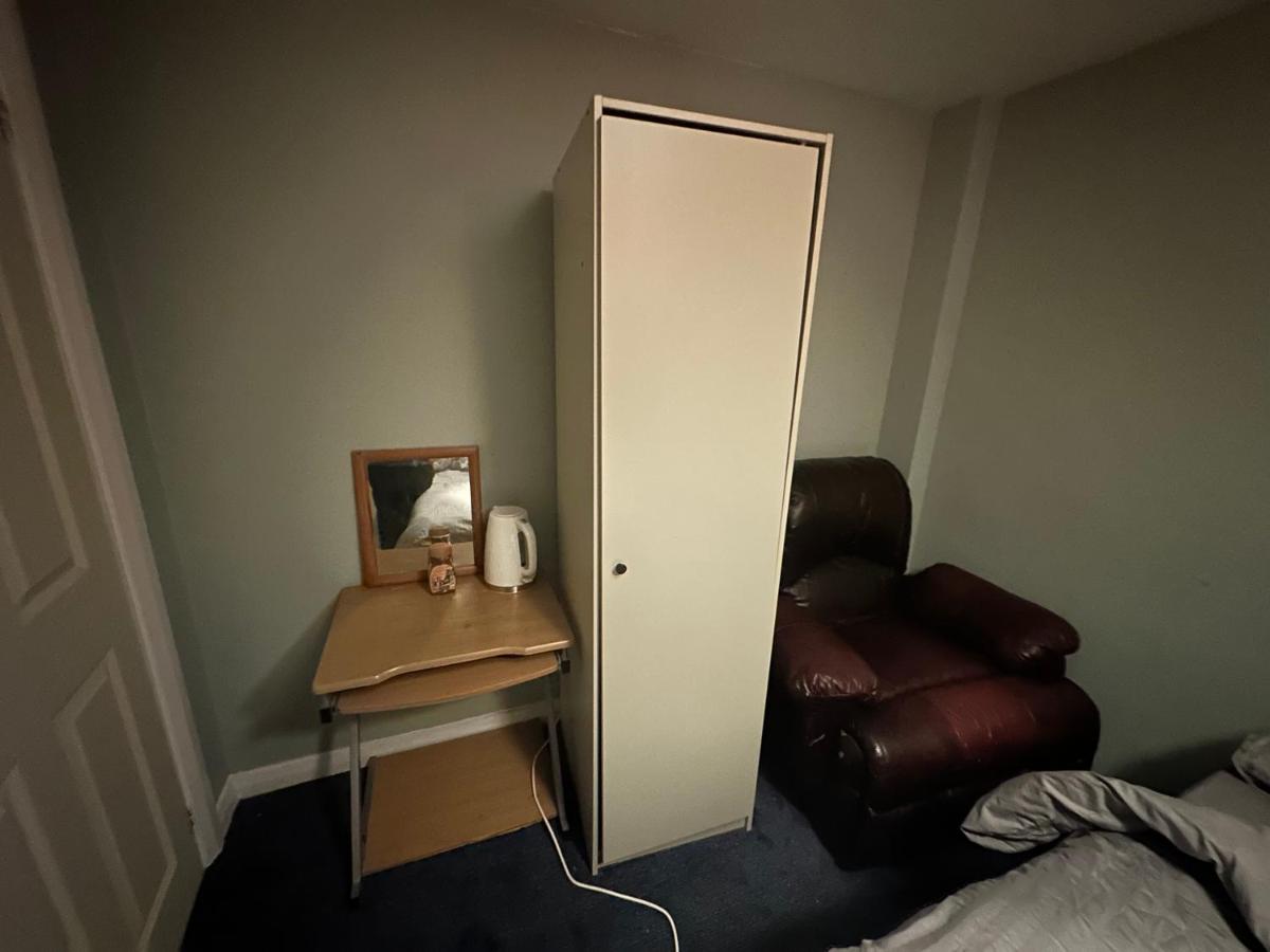 1 bedroom in 3bed house - Housity