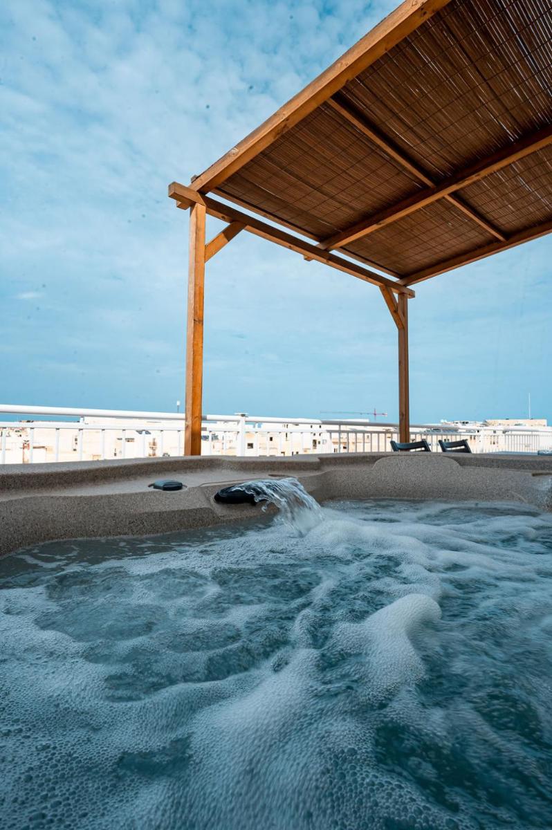The Willows Penthouses with Jacuzzi - Housity