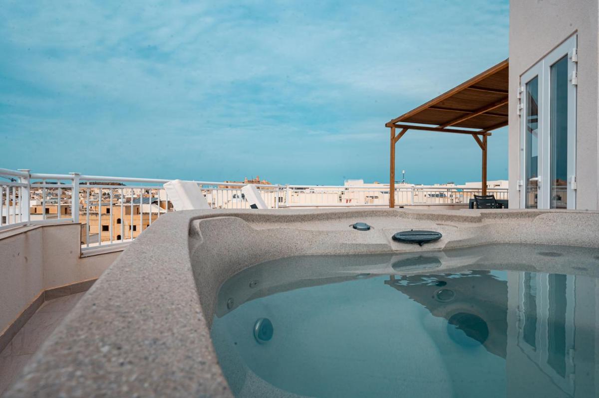 The Willows Penthouses with Jacuzzi - Housity