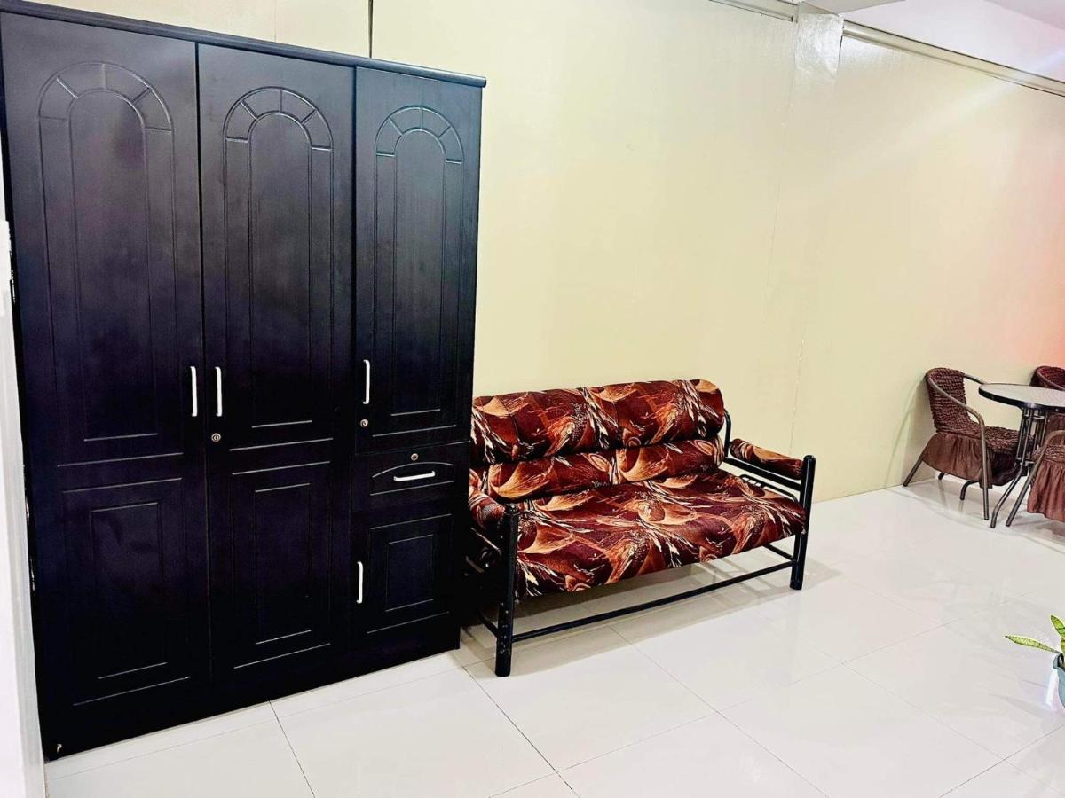 Red Palm Inn studio room with Netflix - Housity
