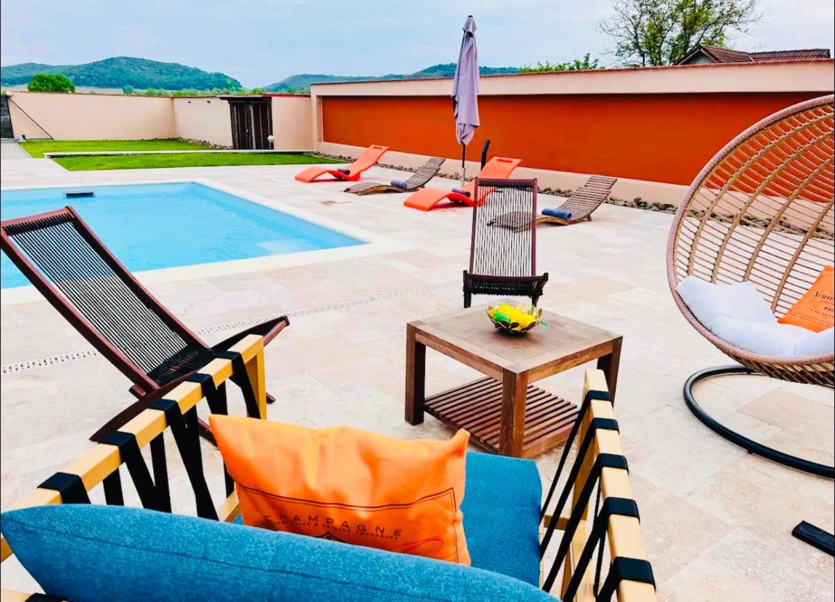 Villa 112 - Housity