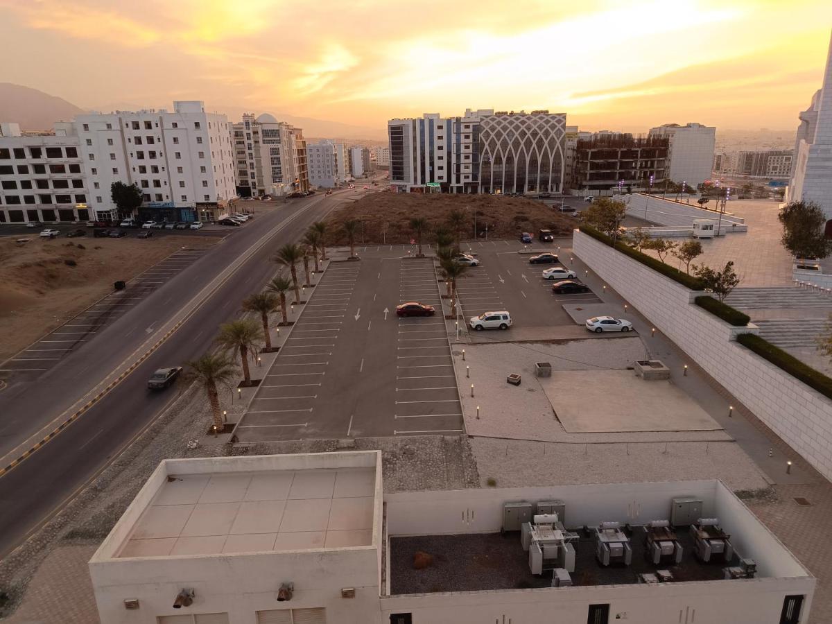 Hill Top Muscat - Housity