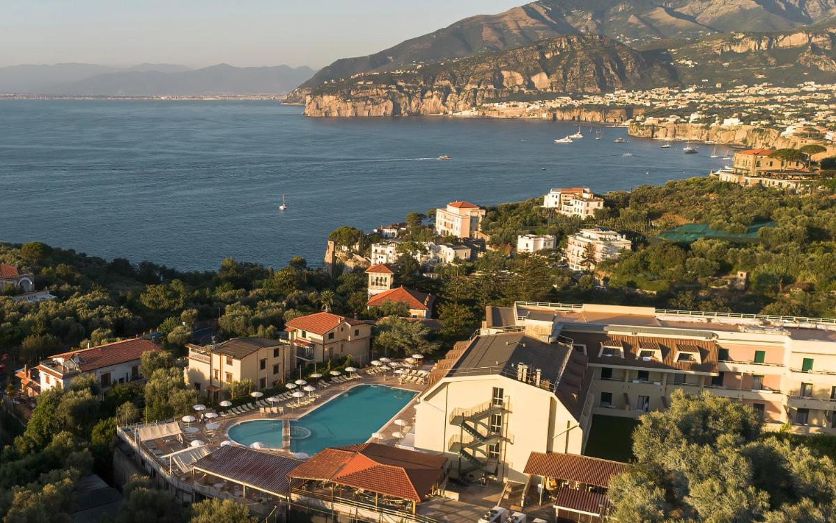 Grand Hotel Vesuvio - Housity
