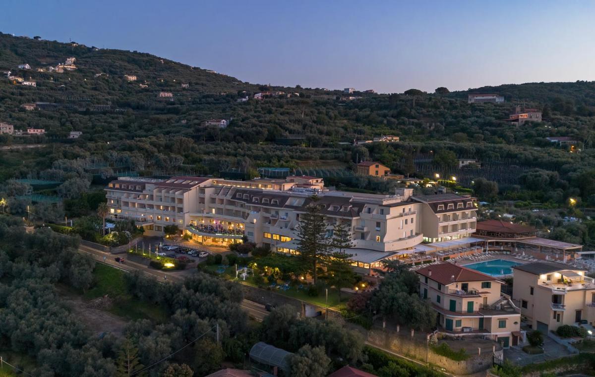 Grand Hotel Vesuvio - Housity