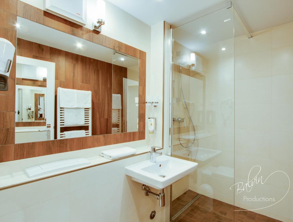 Hotel Am Goldenen Strauss - Housity