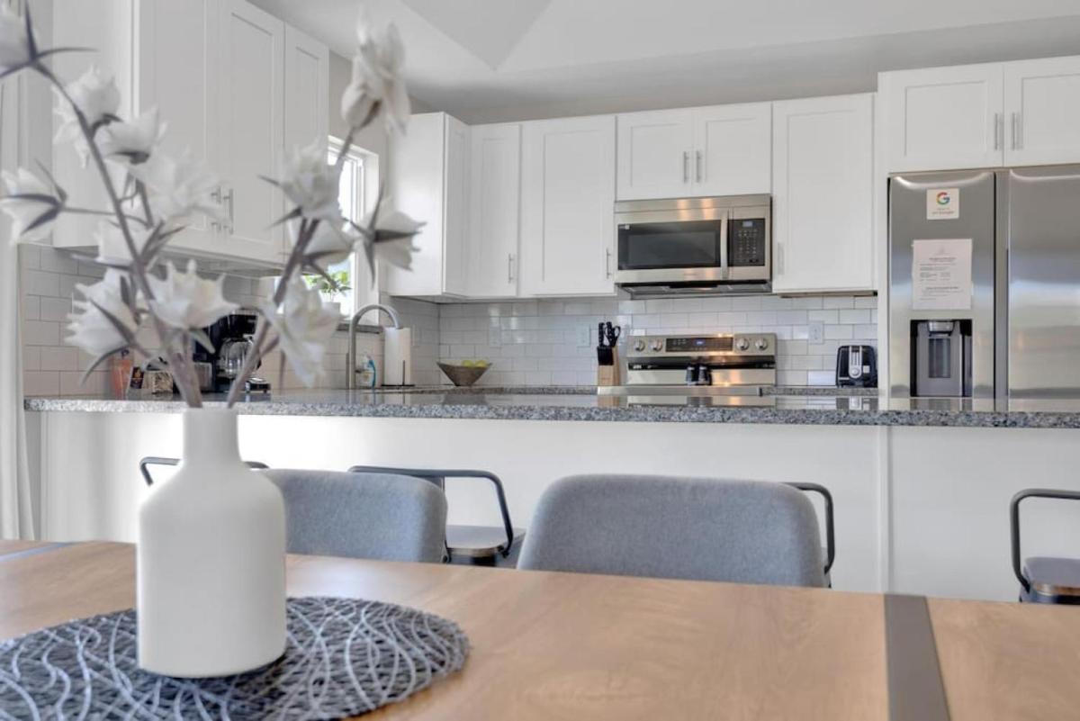 Butler Beach Bliss Modern Beach Vacation Home - Housity