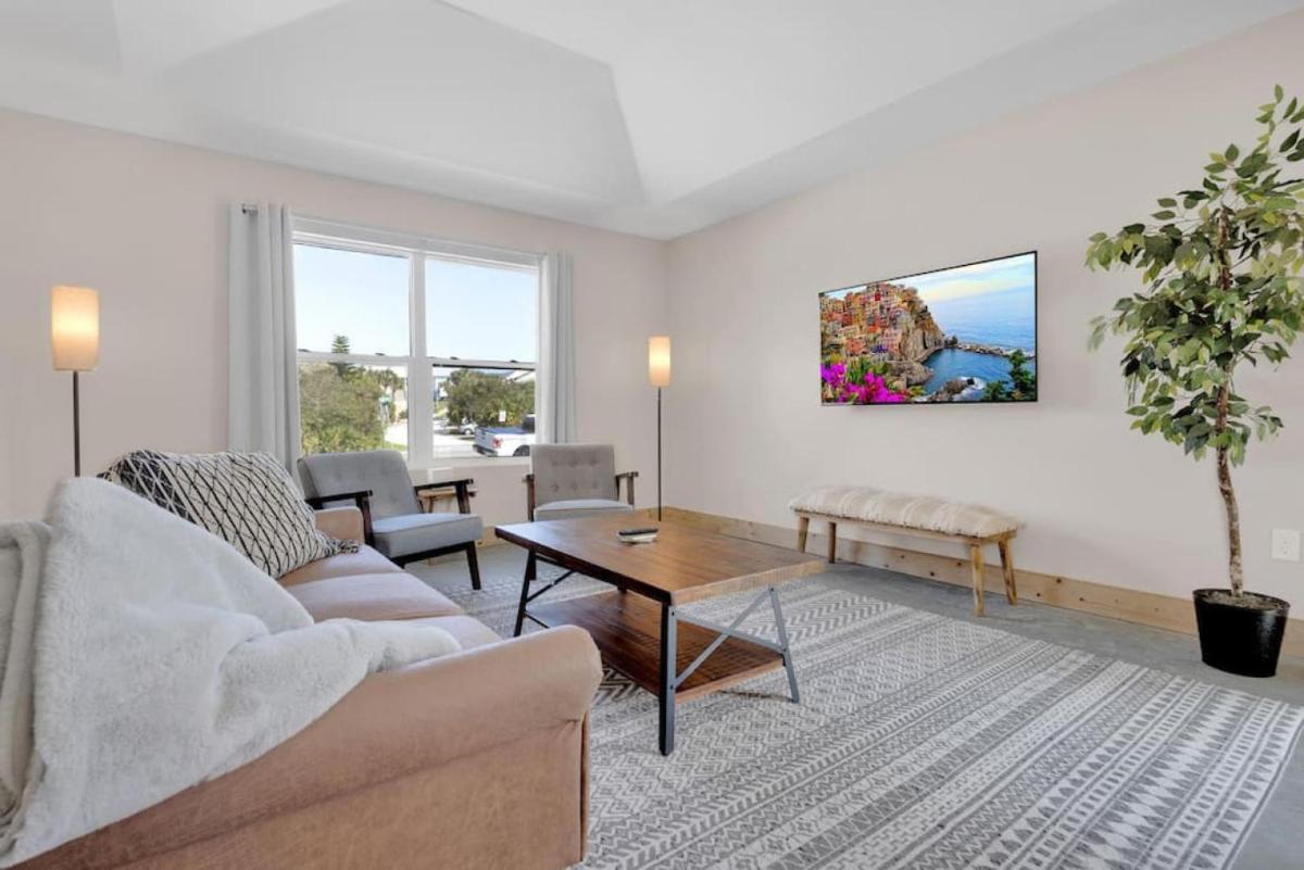 Butler Beach Bliss Modern Beach Vacation Home - Housity