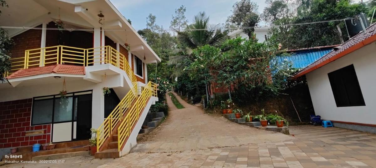 estate stay with pool - Housity