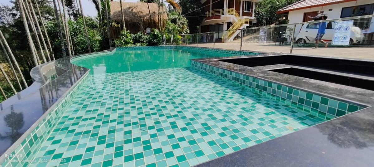 estate stay with pool - Housity